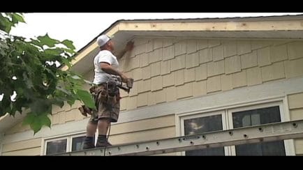 expert roofer installing an LP SmartSide siding on Lake County's residential home 